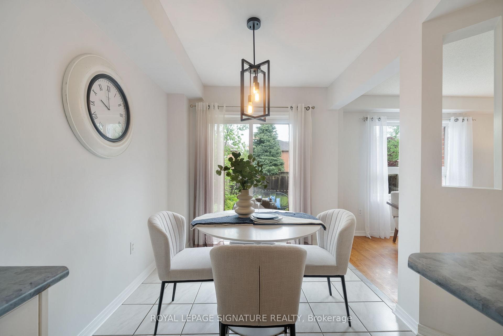 Photo 9 of 107 Brownridge Place, Whitby, Williamsburg — HOMEH