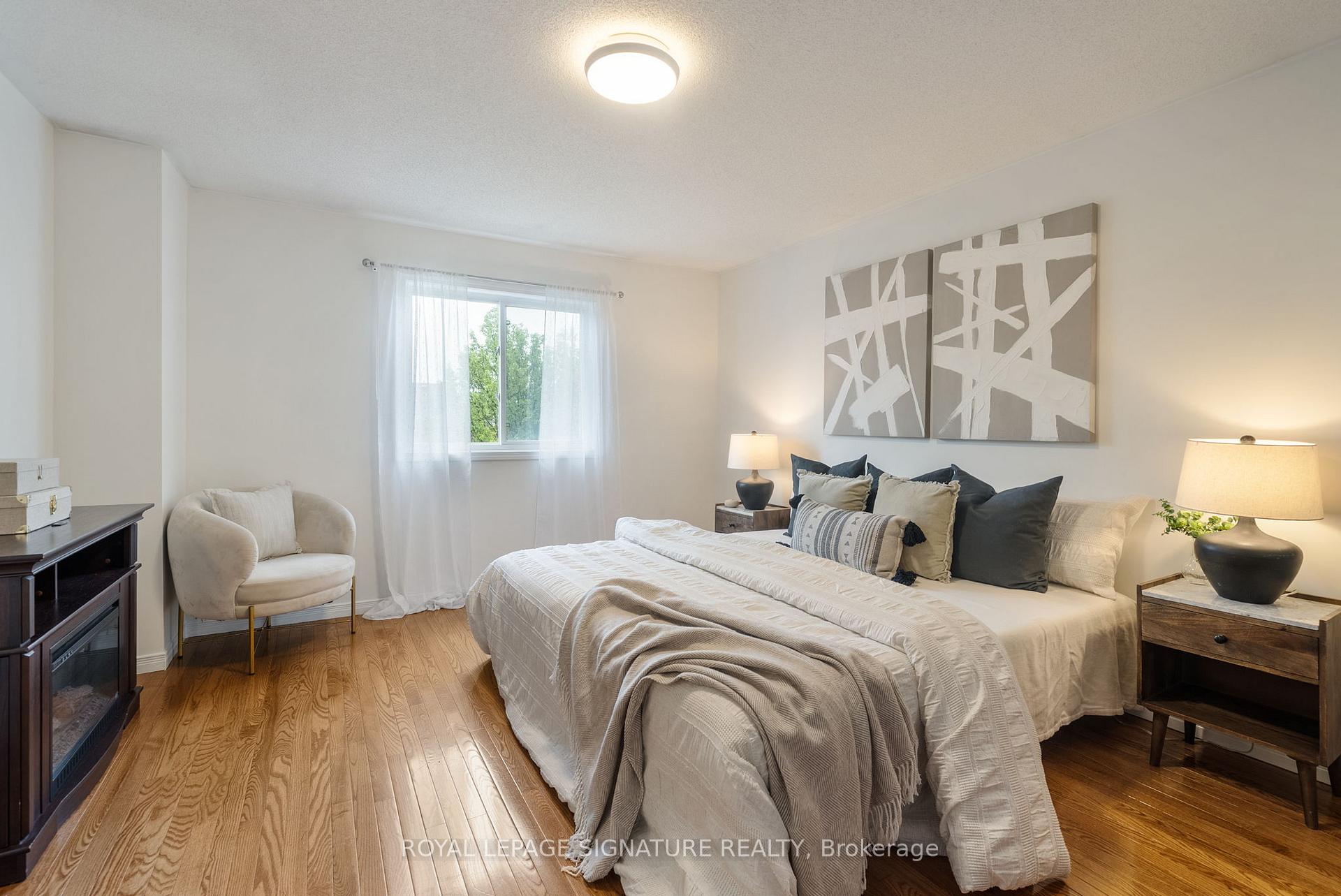 Photo 13 of 107 Brownridge Place, Whitby, Williamsburg — HOMEH