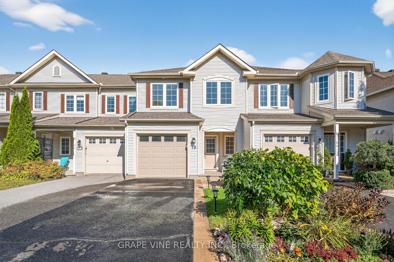 Front of 19 Fieldberry Private