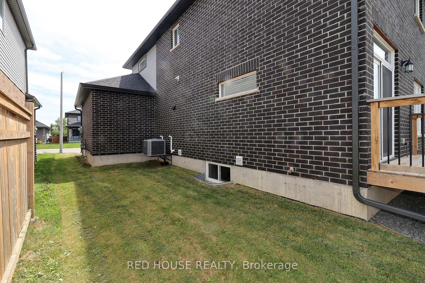 Photo 7 of 67 Stonecrest Boulevard N, Quinte West, Sidney Ward — HOMEH