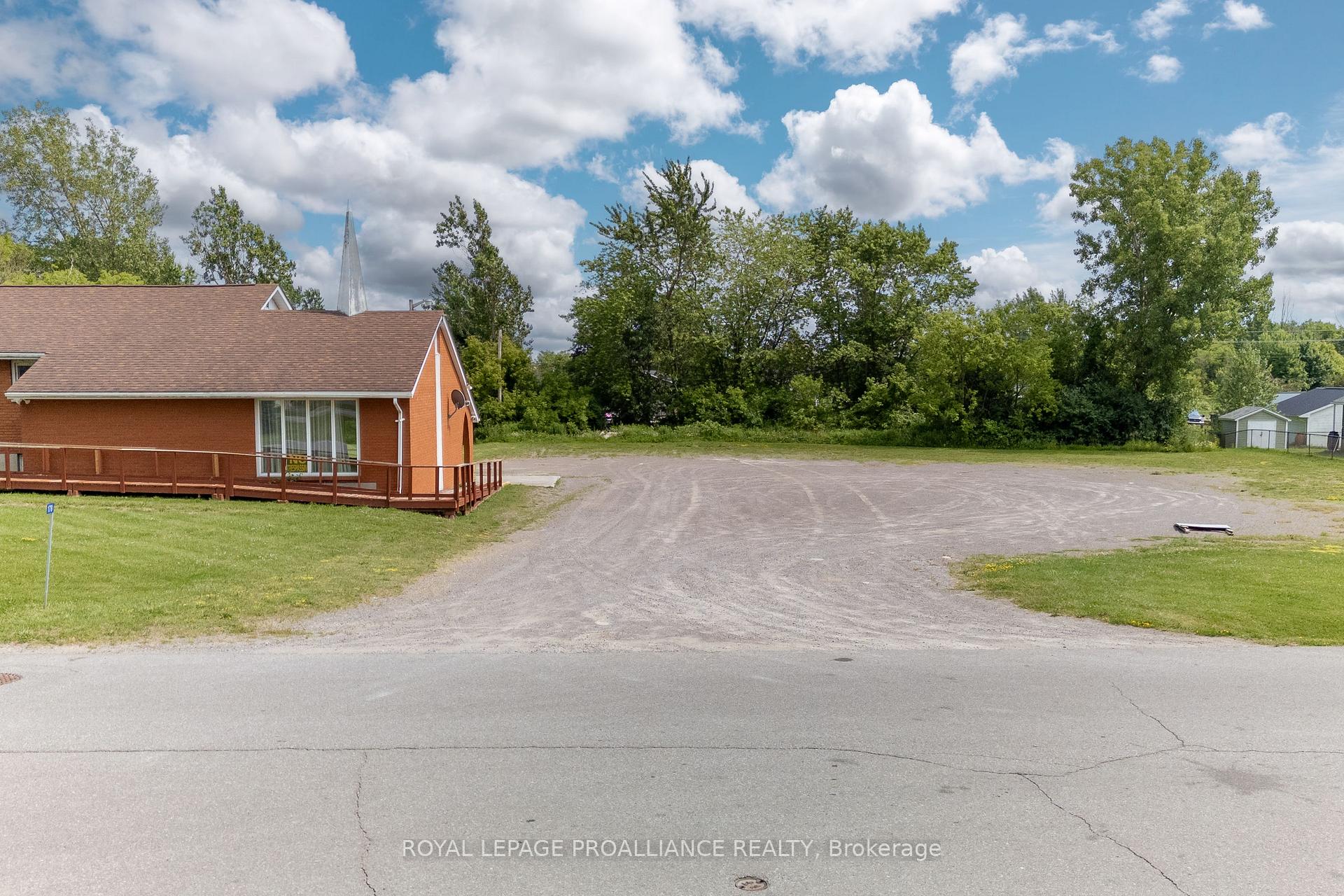 Front of 00 Lester Road