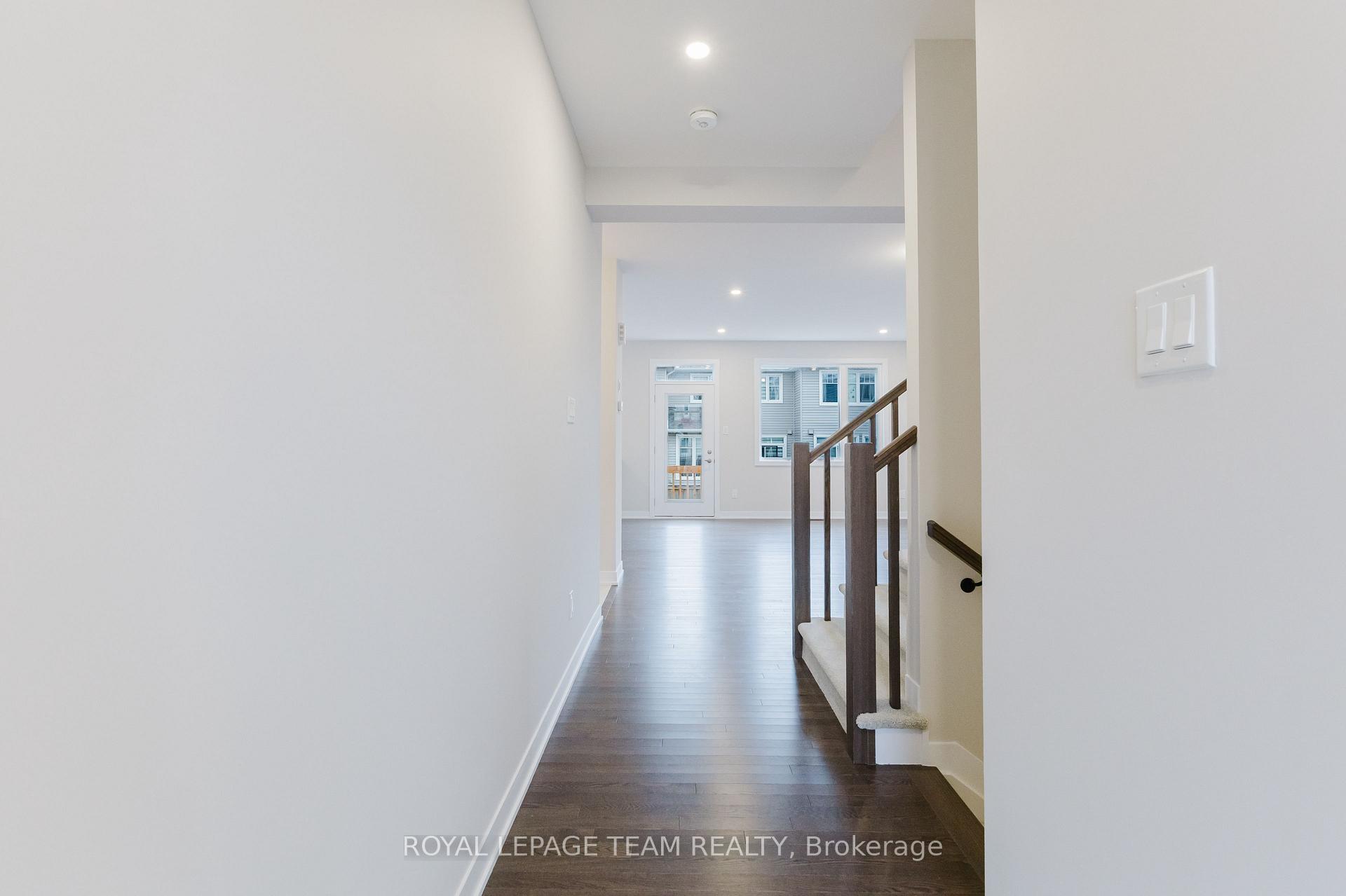 Photo 6 of 610 Expansion Road, Ottawa, Barrhaven - Half Moon Bay — HOMEH
