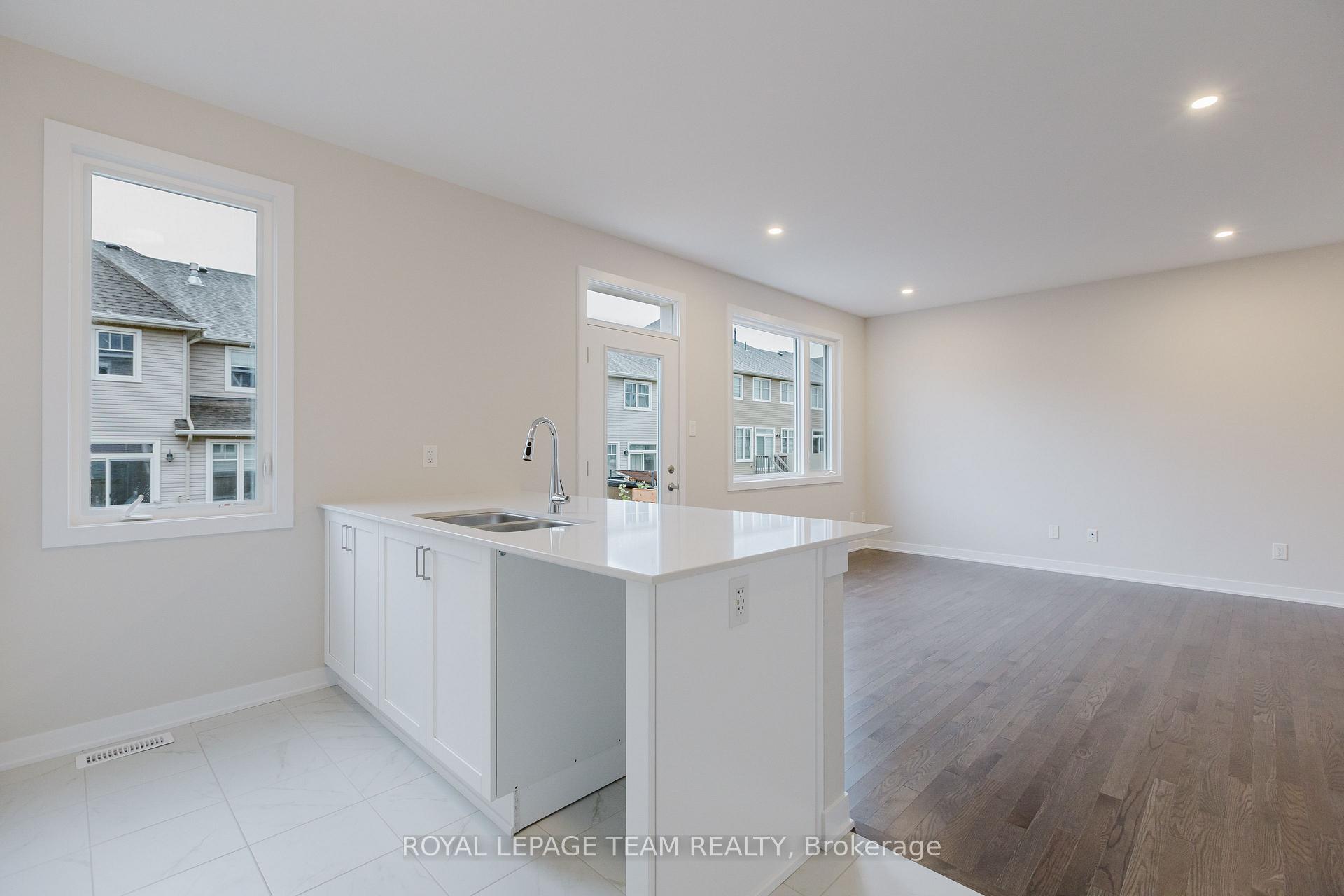 Photo 12 of 610 Expansion Road, Ottawa, Barrhaven - Half Moon Bay — HOMEH