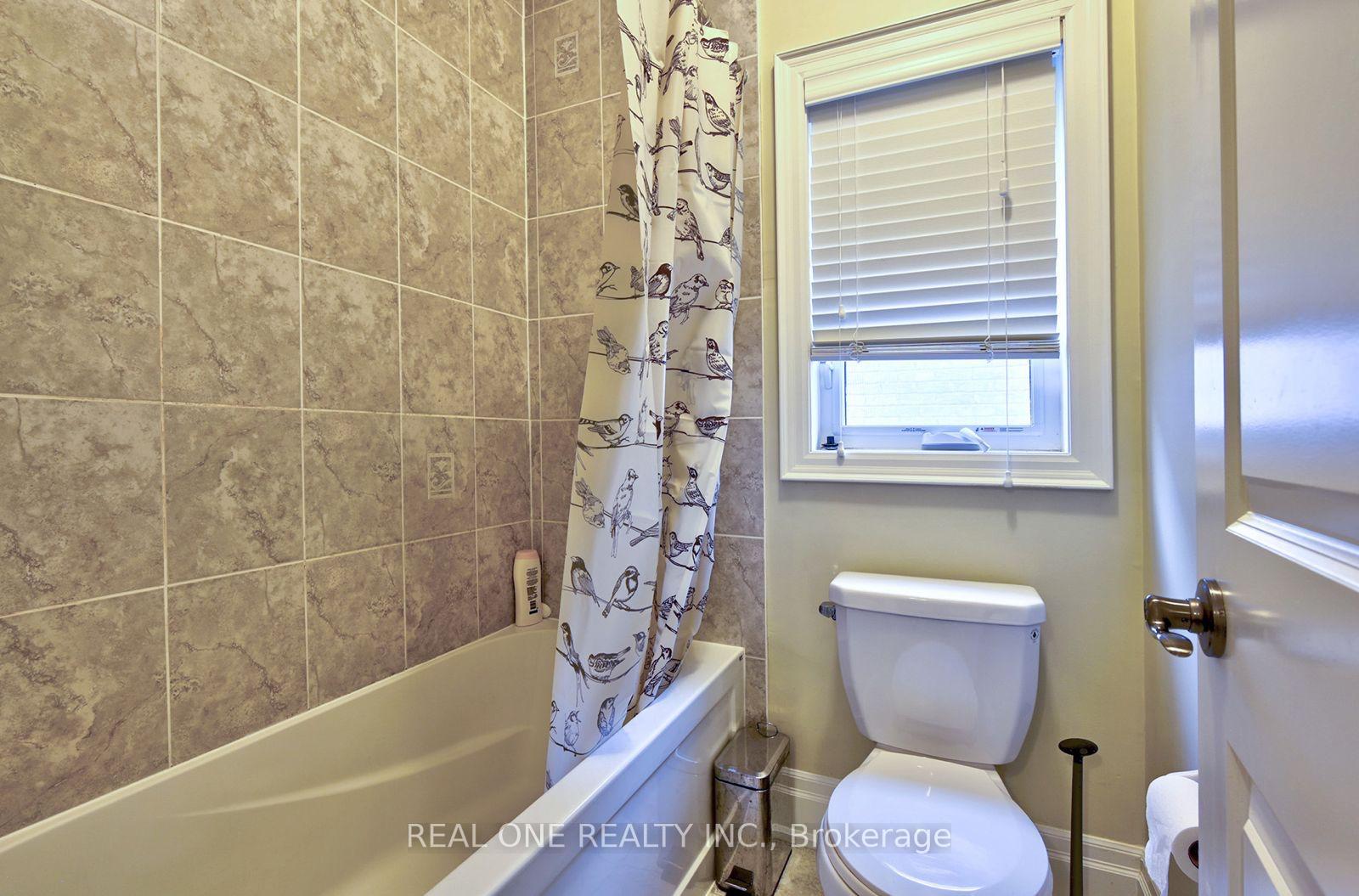 Photo 4 of Unit 1 Br, 96 Via Romano Boulevard, Vaughan, Patterson — HOMEH