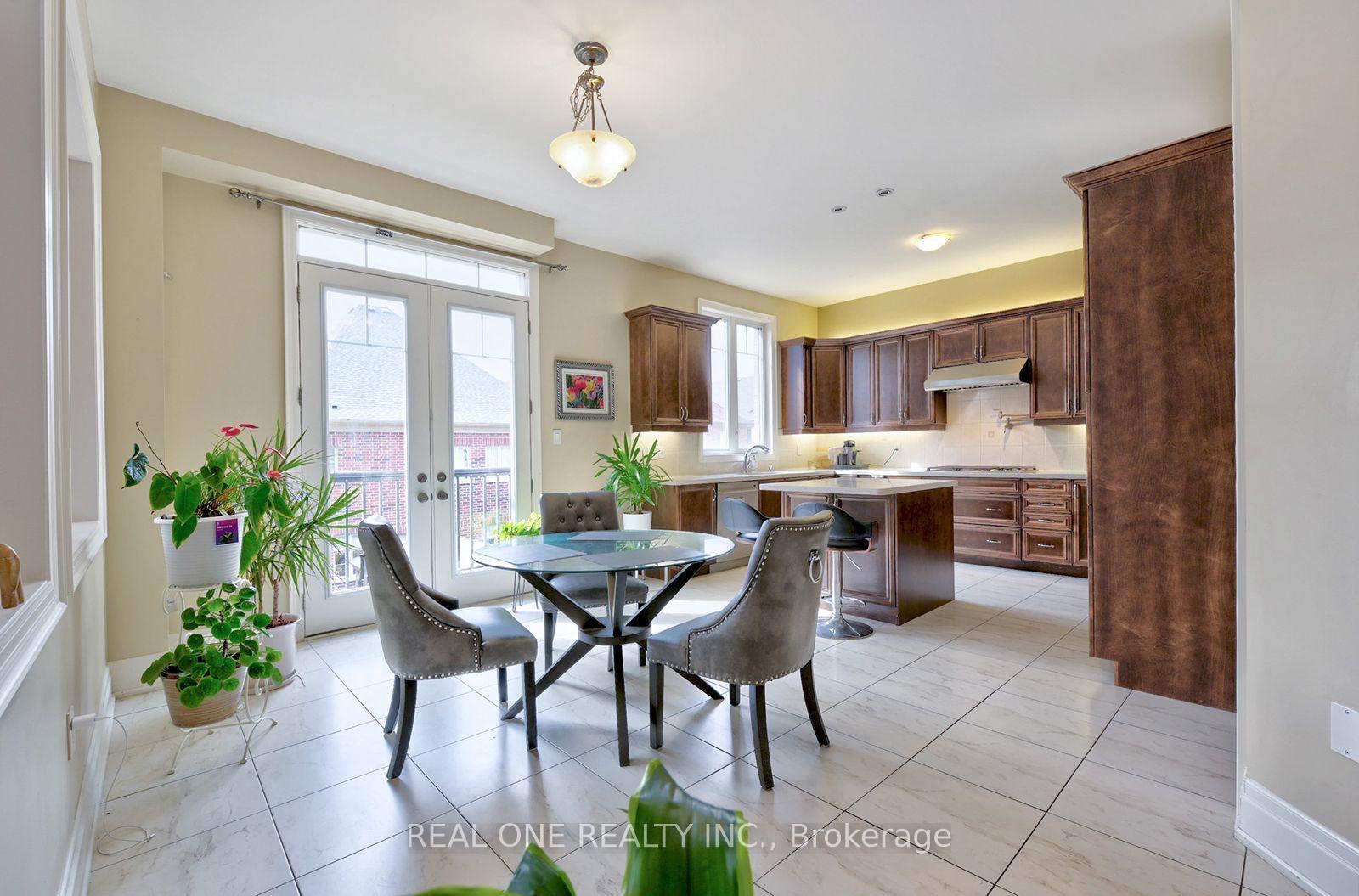 Photo 8 of Unit 1 Br, 96 Via Romano Boulevard, Vaughan, Patterson — HOMEH