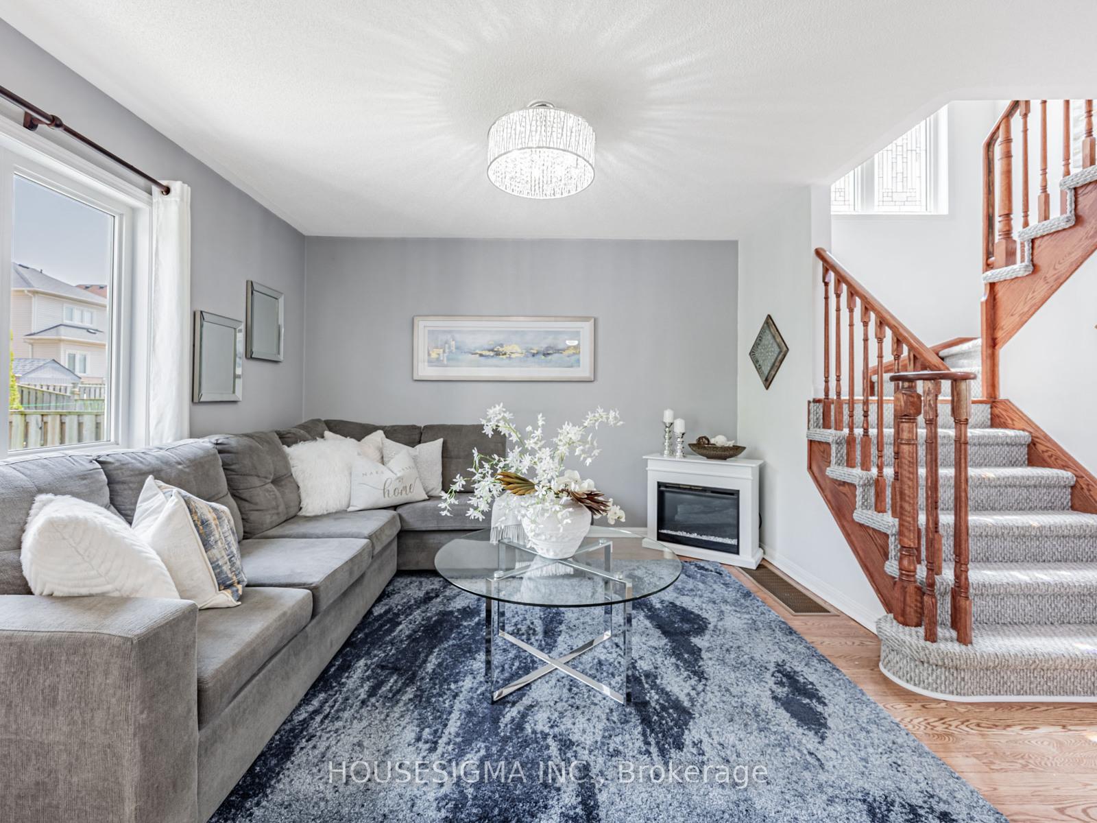 Photo 4 of 9 Devlin Crescent, Whitby, Blue Grass Meadows — HOMEH