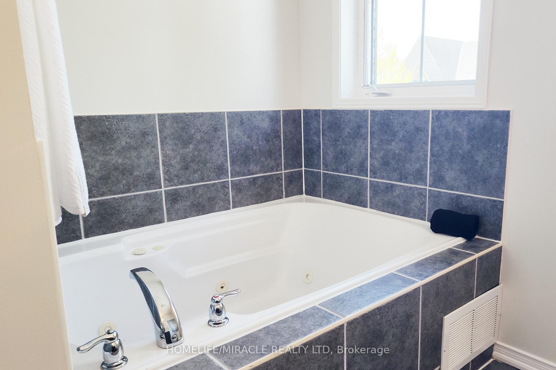 Photo 25 of 35 Rushbrooke Way, Ajax, Northeast Ajax — HOMEH