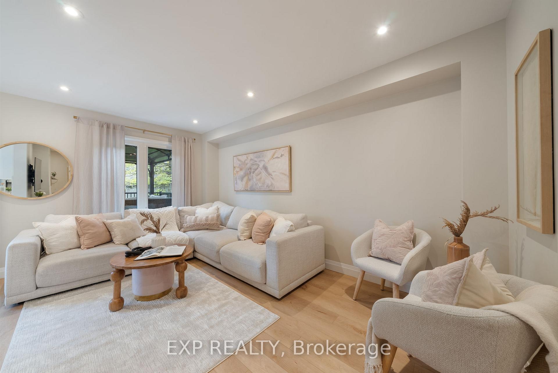 Photo 4 of 24 Glenmore Drive, Whitby, Downtown Whitby — HOMEH