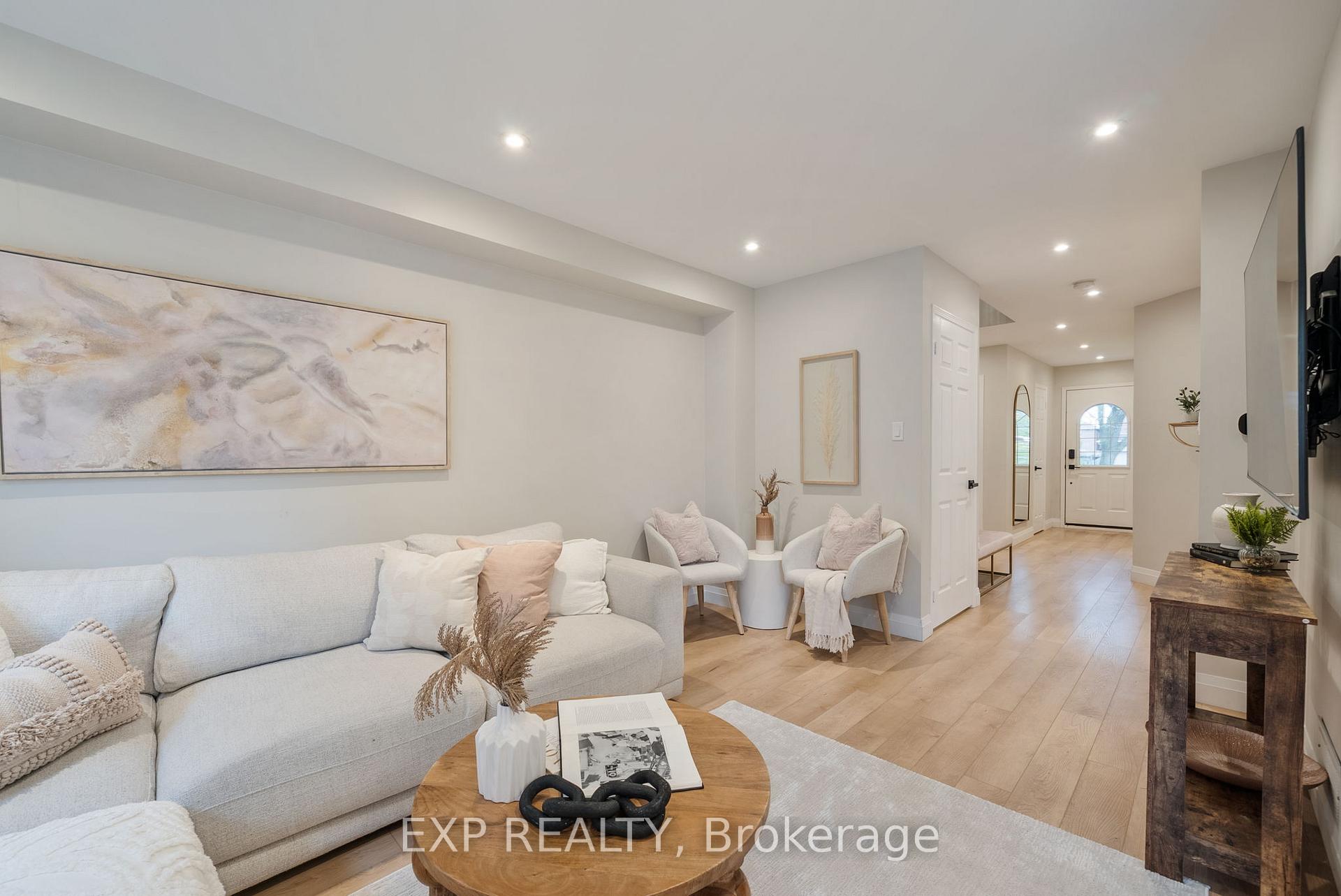 Photo 5 of 24 Glenmore Drive, Whitby, Downtown Whitby — HOMEH