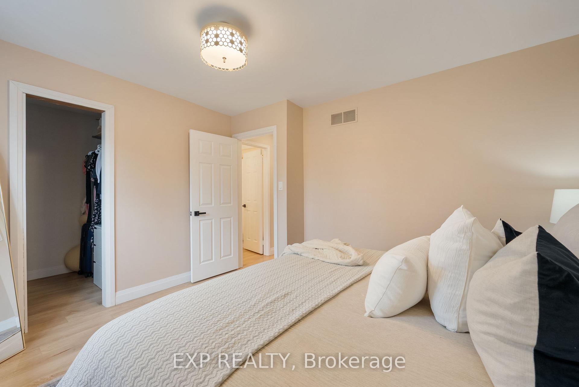 Photo 14 of 24 Glenmore Drive, Whitby, Downtown Whitby — HOMEH
