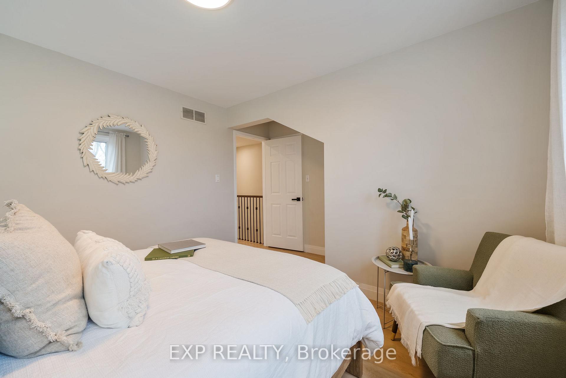 Photo 20 of 24 Glenmore Drive, Whitby, Downtown Whitby — HOMEH