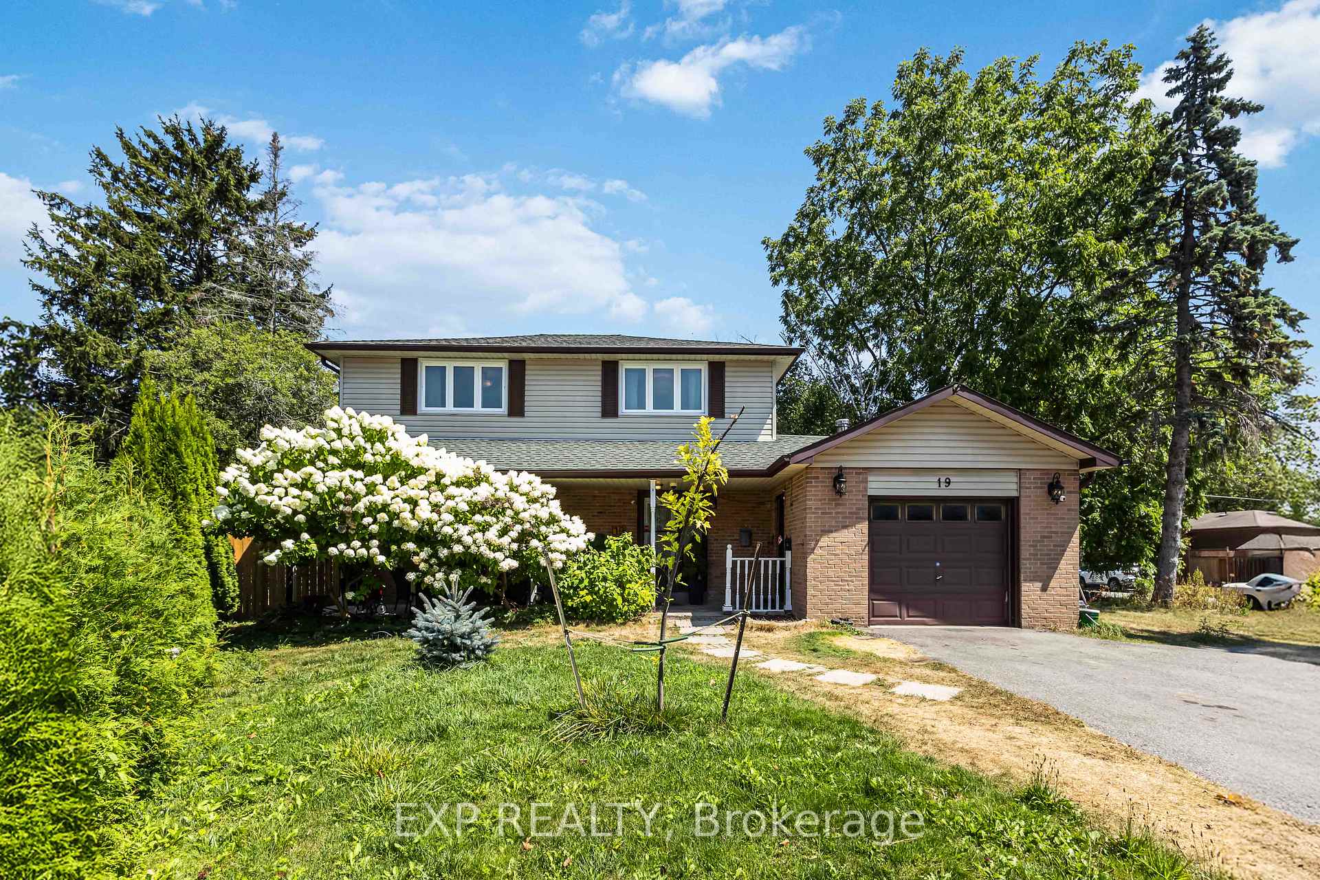 Photo 1 of 19 Preston Court, Ajax, South East — HOMEH