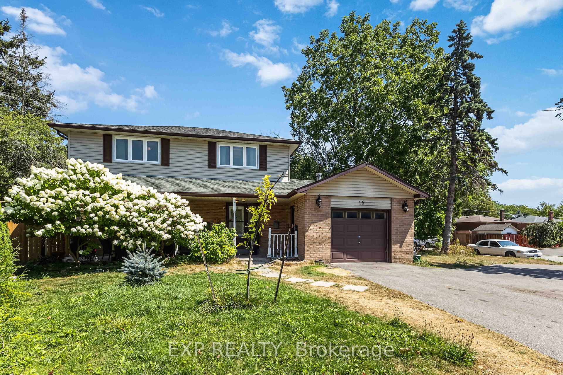 Photo 3 of 19 Preston Court, Ajax, South East — HOMEH
