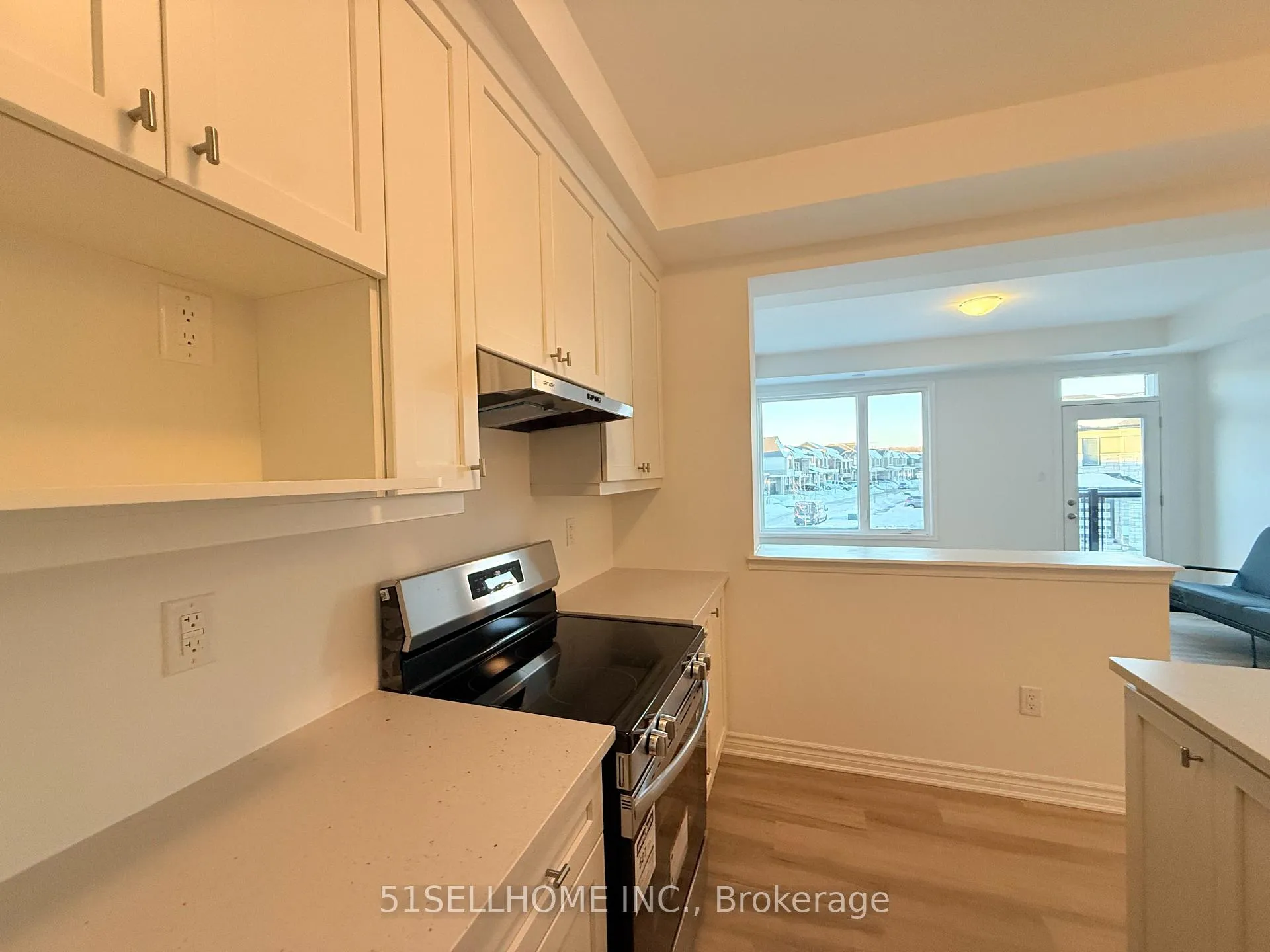 Photo 4 of 24 Ennerdale Street, Barrie, Rural Barrie Southwest — HOMEH