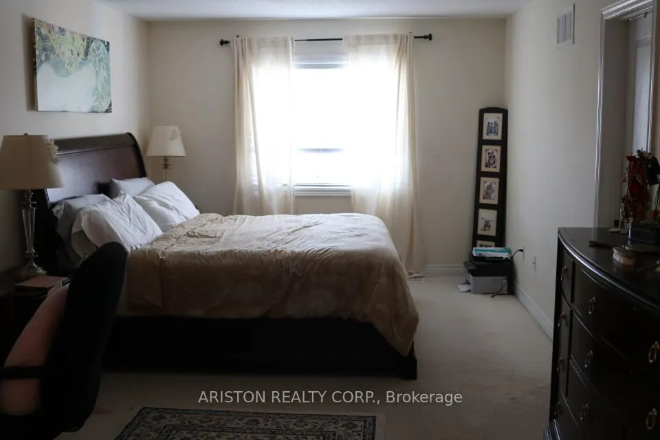 Photo 12 of 40 Alexie Way, Vaughan, Vellore Village — HOMEH