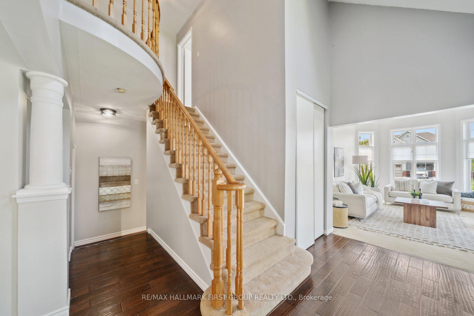 Photo 3 of 39 Breakwater Drive, Whitby, Port Whitby — HOMEH