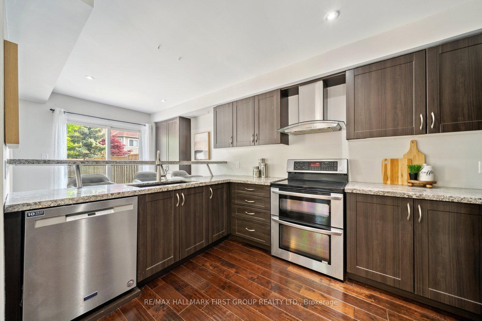 Photo 8 of 39 Breakwater Drive, Whitby, Port Whitby — HOMEH