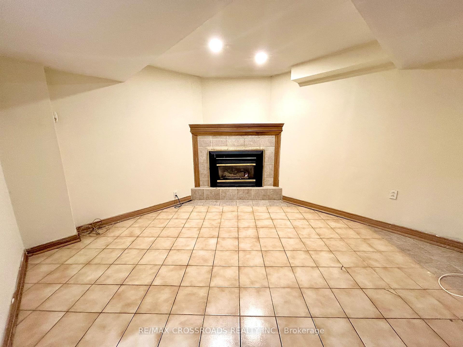 Photo 2 of Unit Bsmnt, 70 Keefer Court, Vaughan, Brownridge — HOMEH