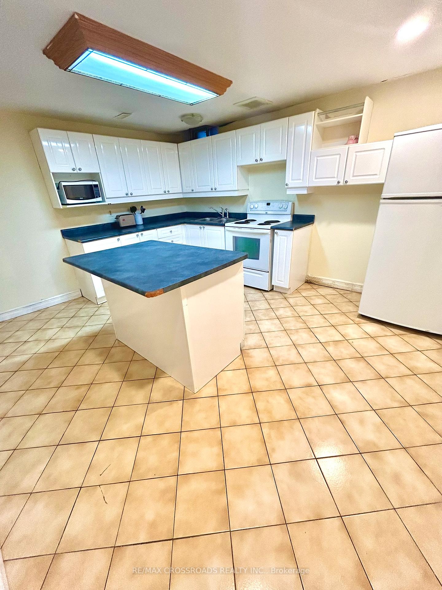 Photo 4 of Unit Bsmnt, 70 Keefer Court, Vaughan, Brownridge — HOMEH