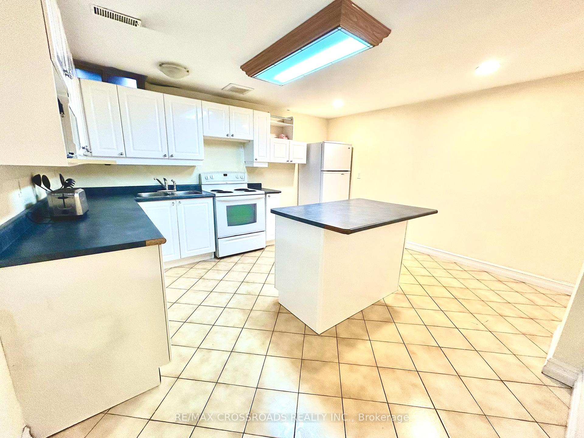 Photo 6 of Unit Bsmnt, 70 Keefer Court, Vaughan, Brownridge — HOMEH