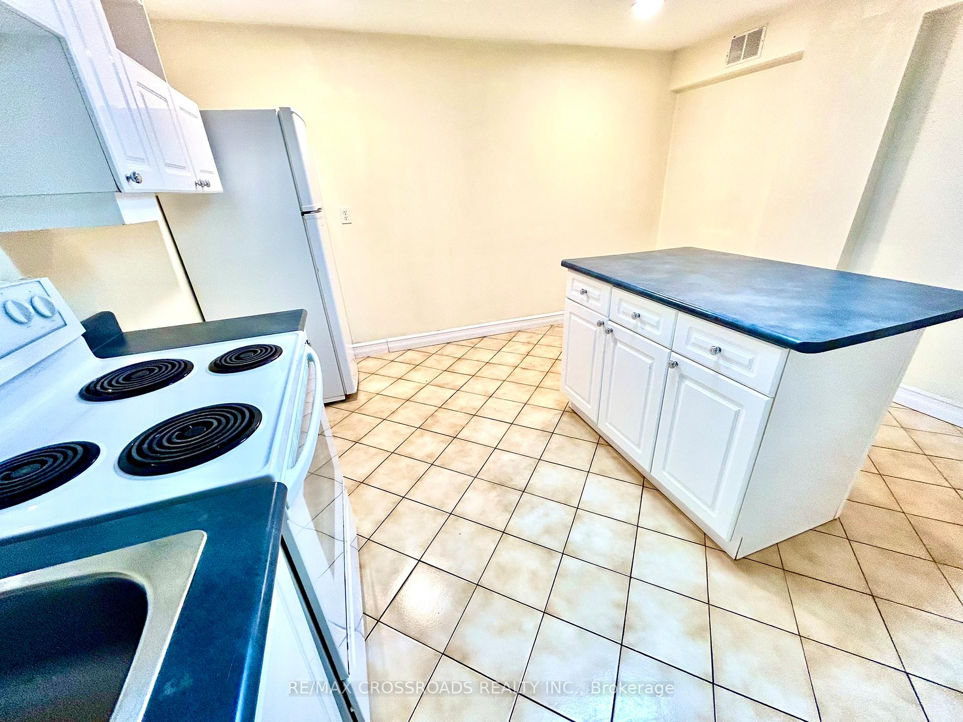 Photo 7 of Unit Bsmnt, 70 Keefer Court, Vaughan, Brownridge — HOMEH