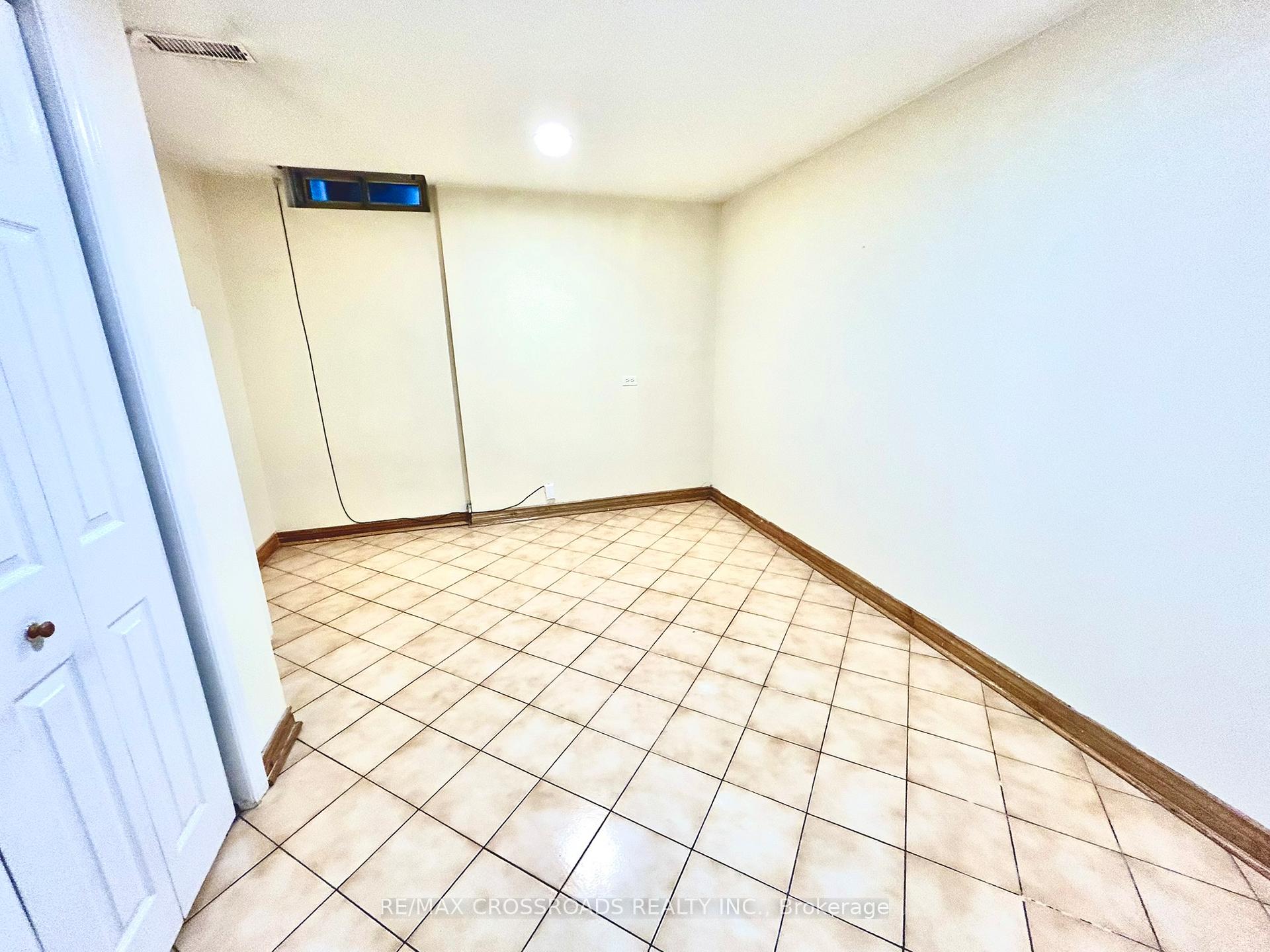 Photo 10 of Unit Bsmnt, 70 Keefer Court, Vaughan, Brownridge — HOMEH