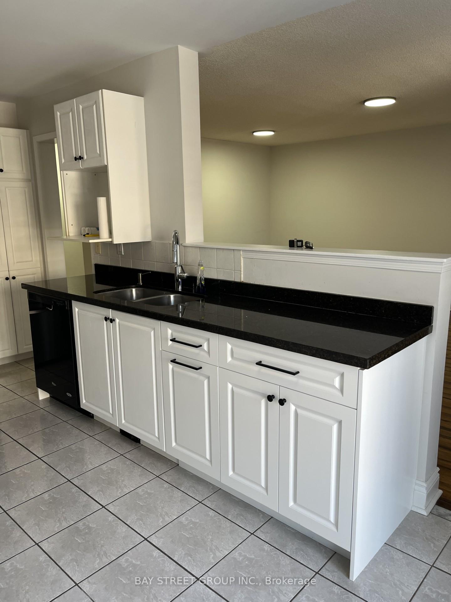 Photo 5 of 133 Hollywood Hill Circle, Vaughan, Vellore Village — HOMEH