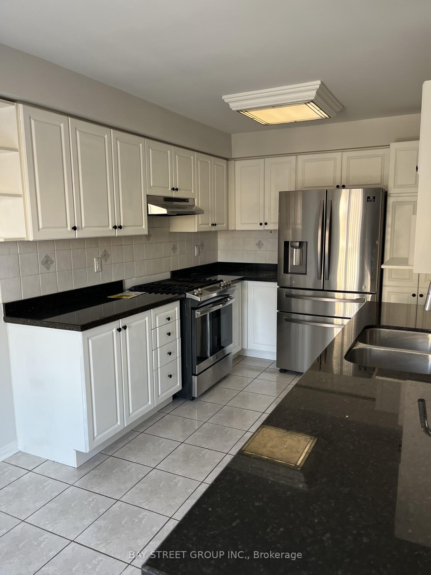 Photo 7 of 133 Hollywood Hill Circle, Vaughan, Vellore Village — HOMEH