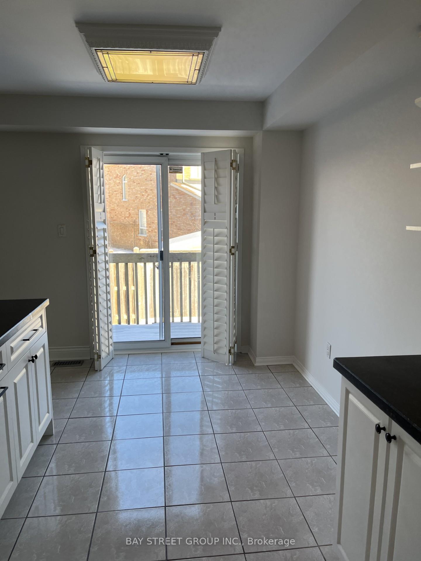Photo 8 of 133 Hollywood Hill Circle, Vaughan, Vellore Village — HOMEH