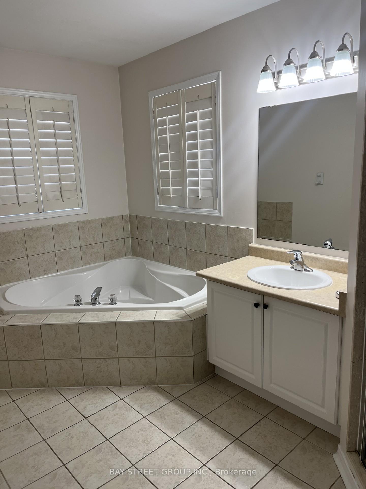 Photo 12 of 133 Hollywood Hill Circle, Vaughan, Vellore Village — HOMEH