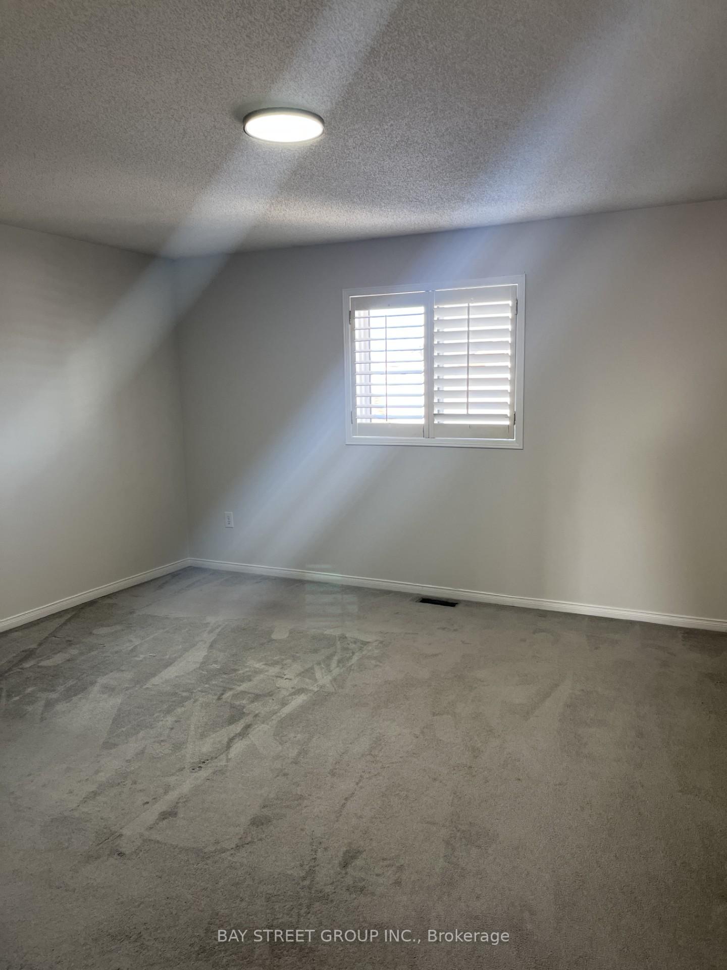 Photo 13 of 133 Hollywood Hill Circle, Vaughan, Vellore Village — HOMEH