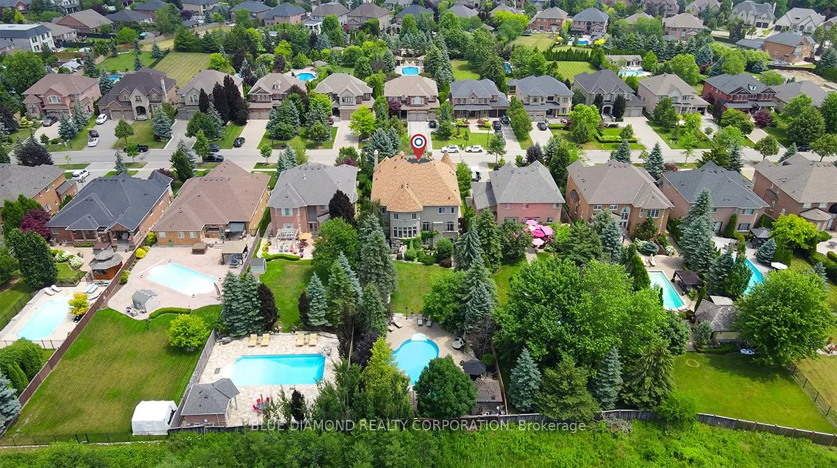 Photo 5 of 56 Weaver Court, Vaughan, Kleinburg — HOMEH