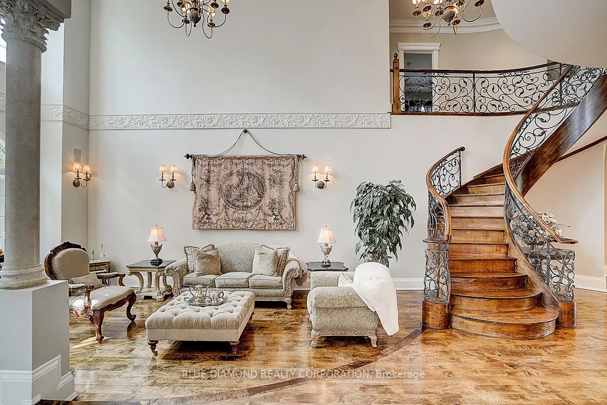 Photo 8 of 56 Weaver Court, Vaughan, Kleinburg — HOMEH