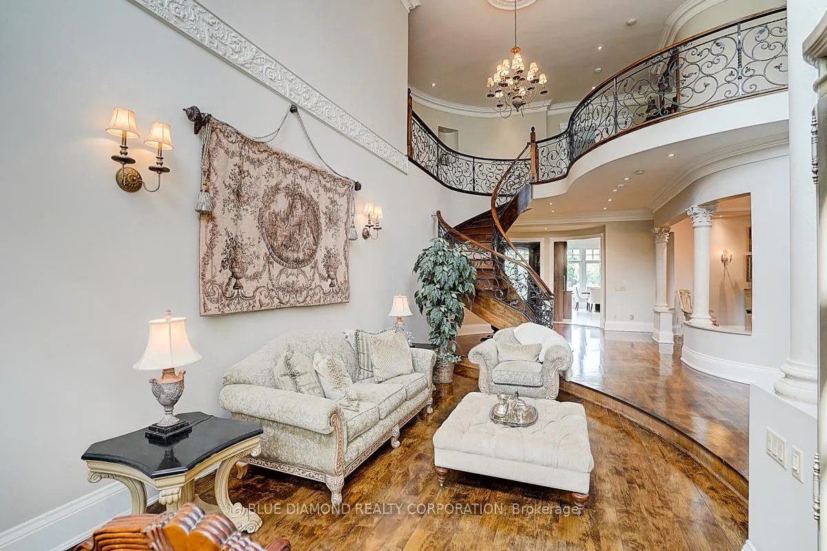 Photo 9 of 56 Weaver Court, Vaughan, Kleinburg — HOMEH