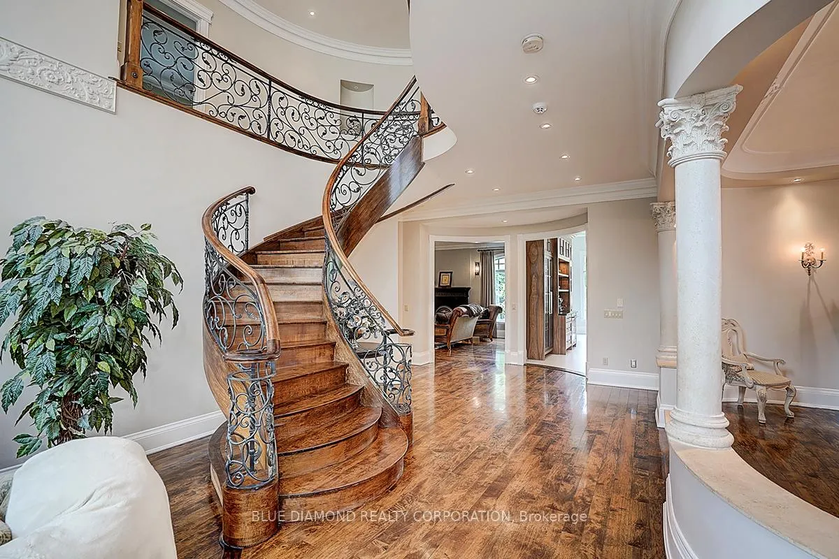 Photo 11 of 56 Weaver Court, Vaughan, Kleinburg — HOMEH