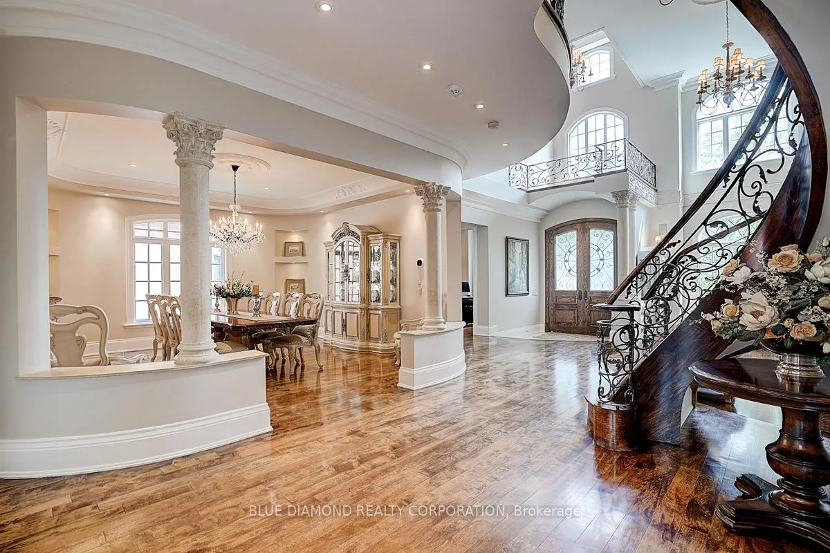 Photo 12 of 56 Weaver Court, Vaughan, Kleinburg — HOMEH