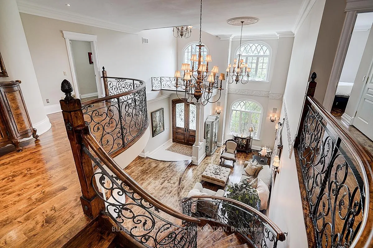 Photo 23 of 56 Weaver Court, Vaughan, Kleinburg — HOMEH