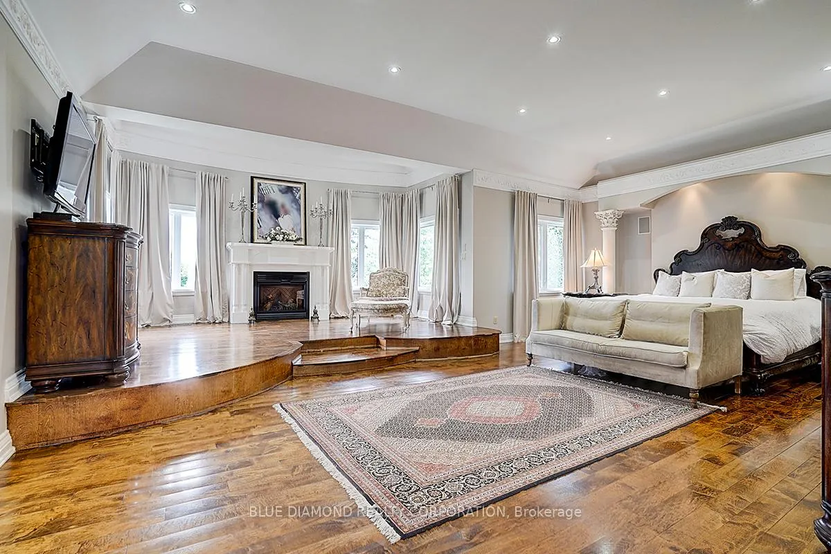 Photo 24 of 56 Weaver Court, Vaughan, Kleinburg — HOMEH