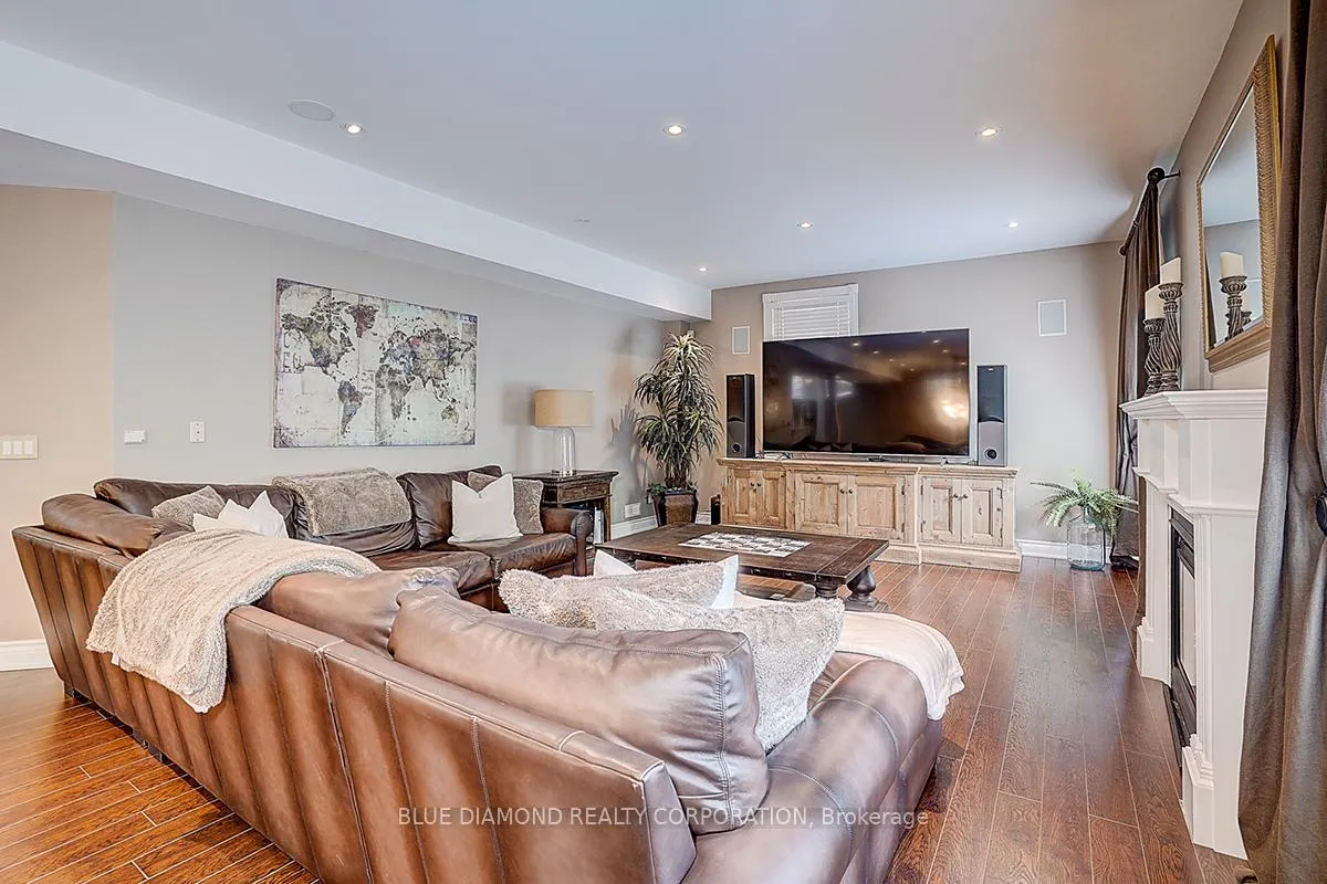 Photo 34 of 56 Weaver Court, Vaughan, Kleinburg — HOMEH