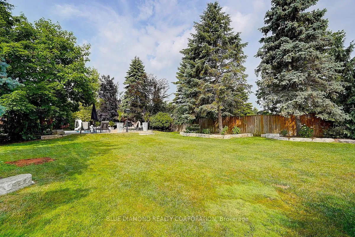 Photo 37 of 56 Weaver Court, Vaughan, Kleinburg — HOMEH