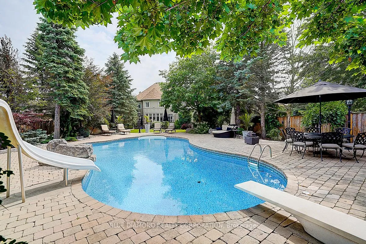 Photo 38 of 56 Weaver Court, Vaughan, Kleinburg — HOMEH
