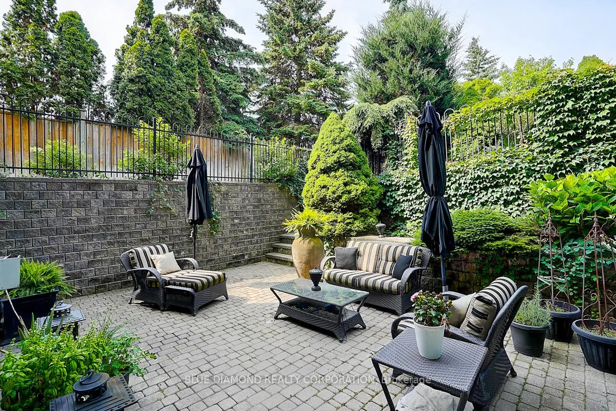 Photo 40 of 56 Weaver Court, Vaughan, Kleinburg — HOMEH