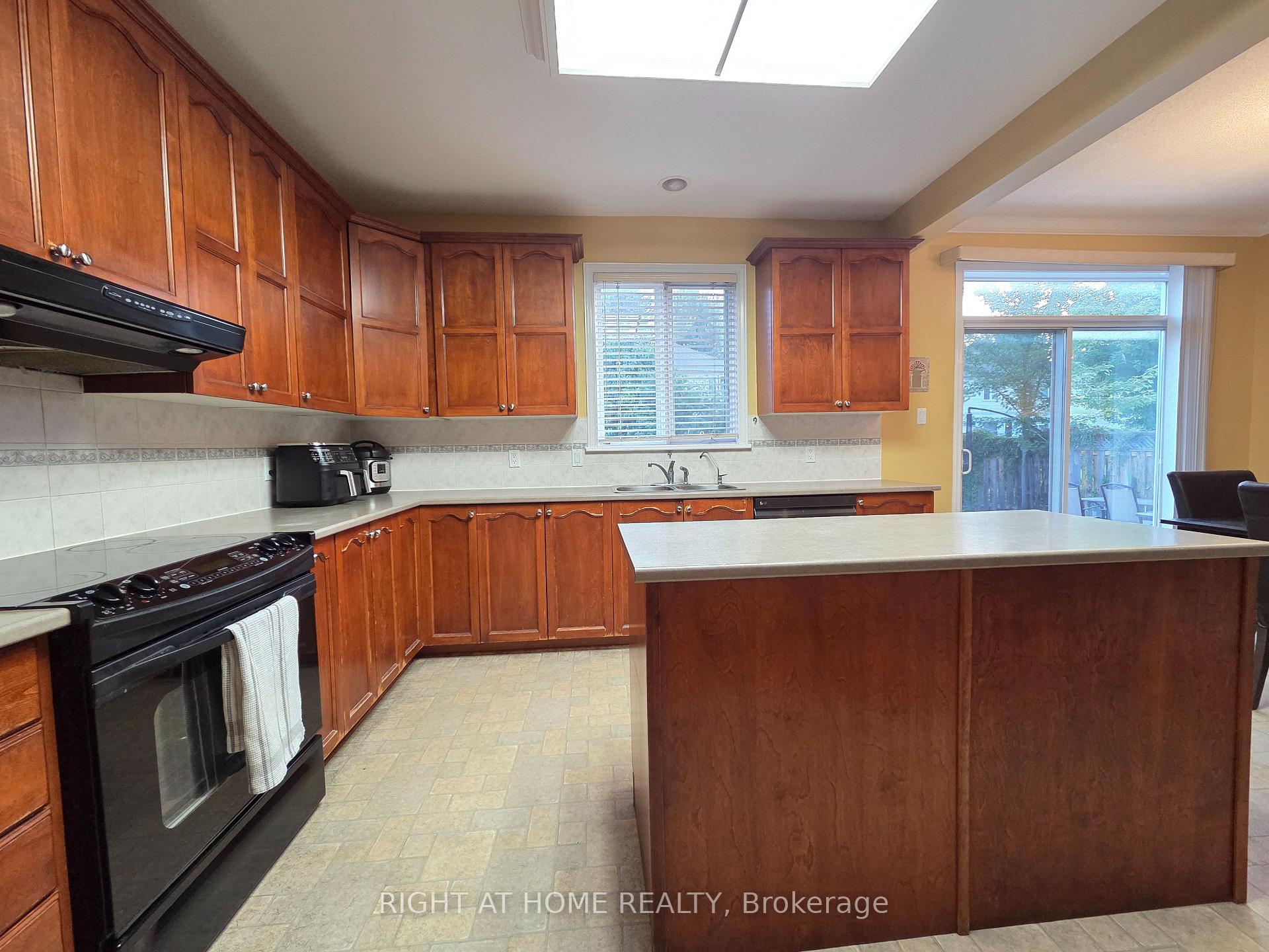 Photo 12 of 96 Maple Stand Way, Ottawa, Barrhaven East — HOMEH