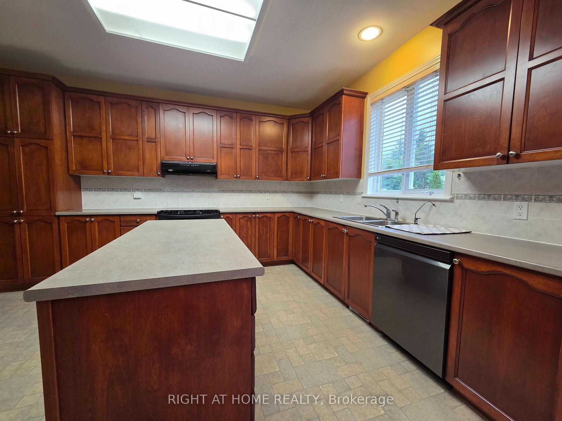 Photo 13 of 96 Maple Stand Way, Ottawa, Barrhaven East — HOMEH