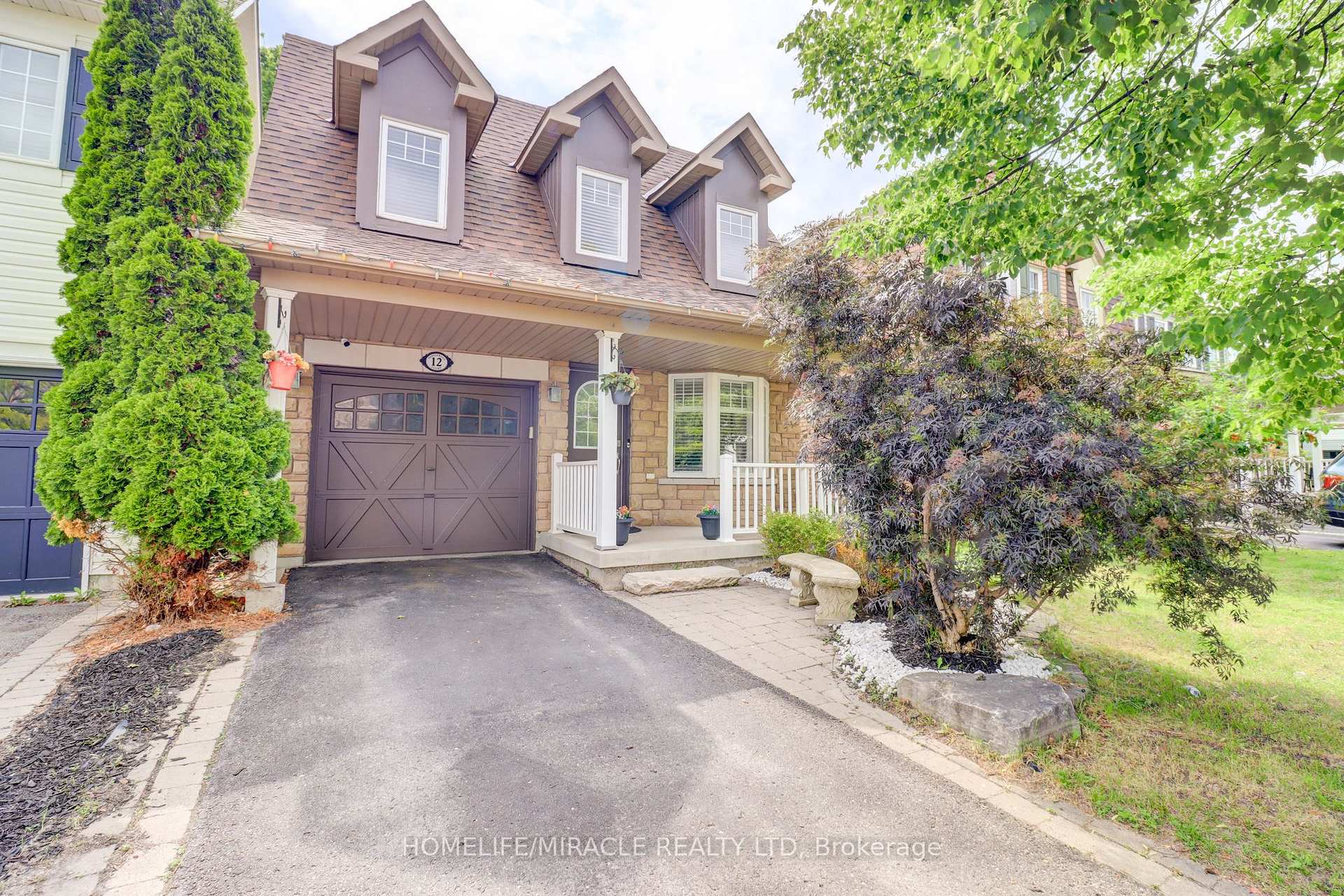 Photo 4 of 12 Breezewood Court, Whitby, Brooklin — HOMEH