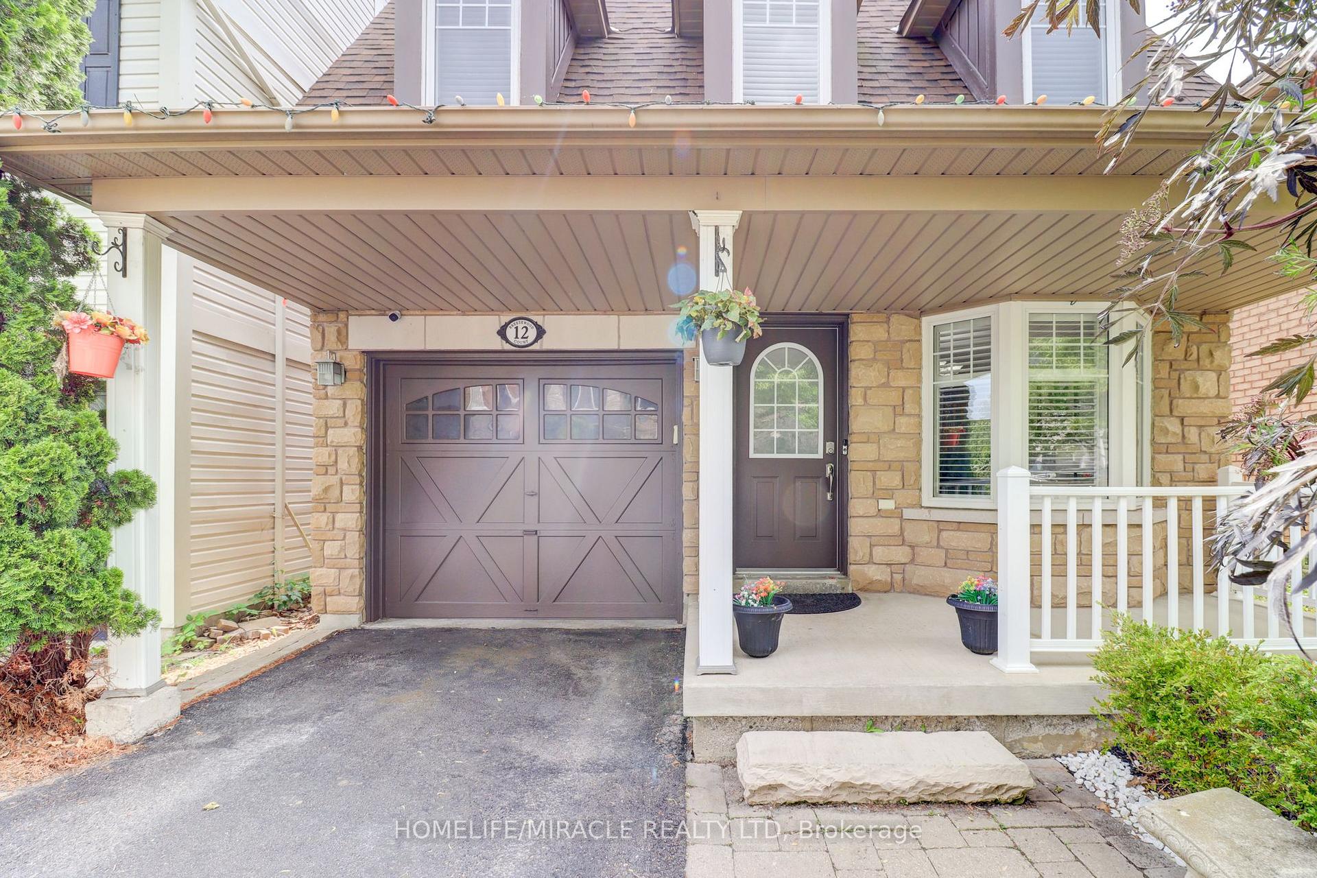 Photo 5 of 12 Breezewood Court, Whitby, Brooklin — HOMEH