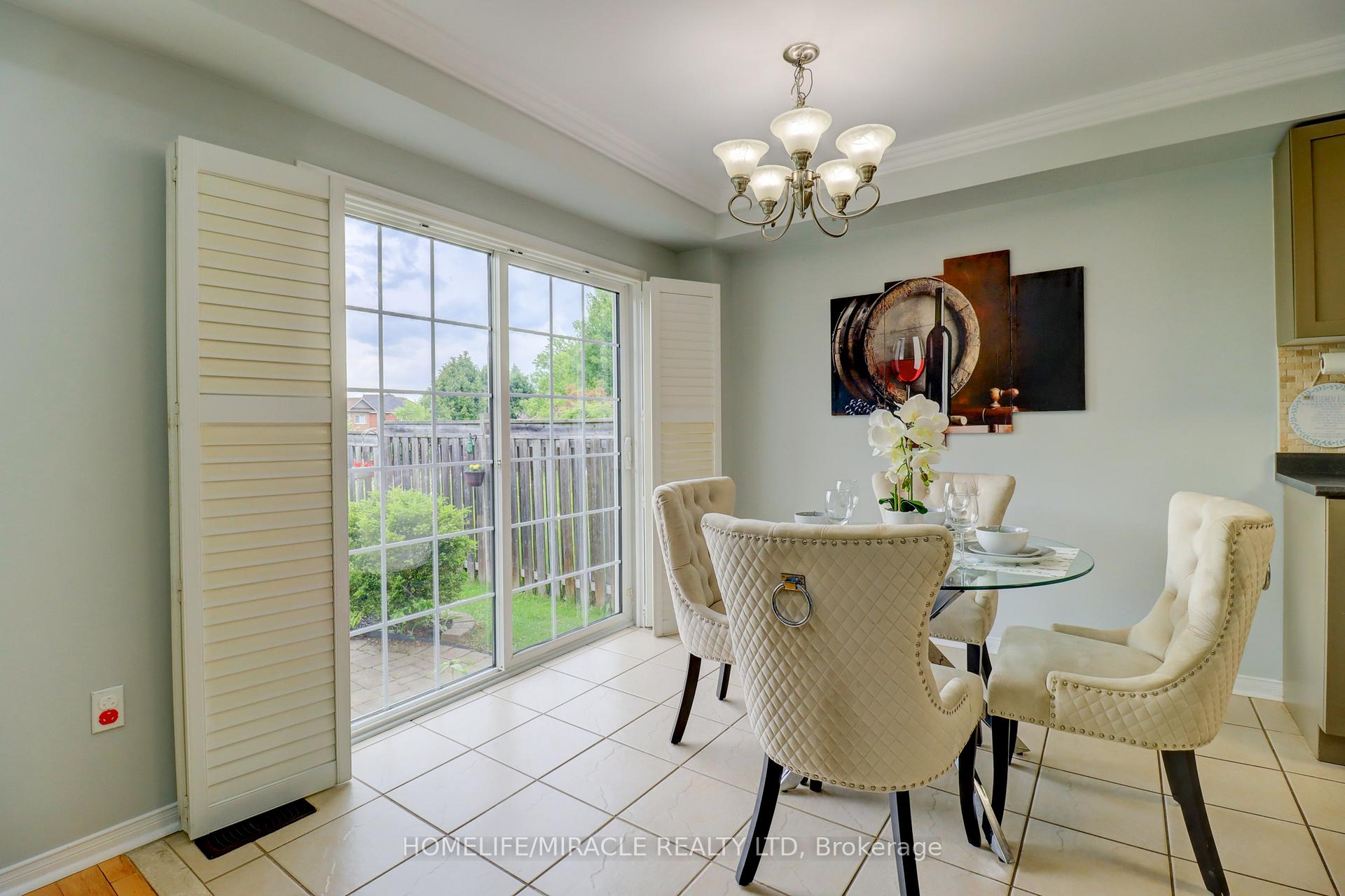 Photo 11 of 12 Breezewood Court, Whitby, Brooklin — HOMEH