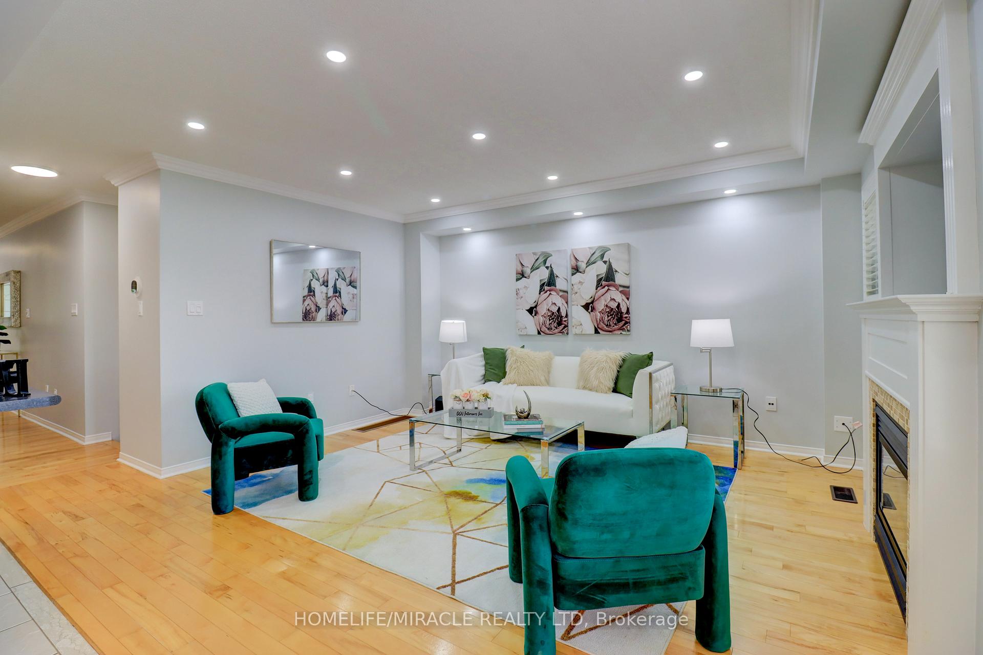 Photo 13 of 12 Breezewood Court, Whitby, Brooklin — HOMEH