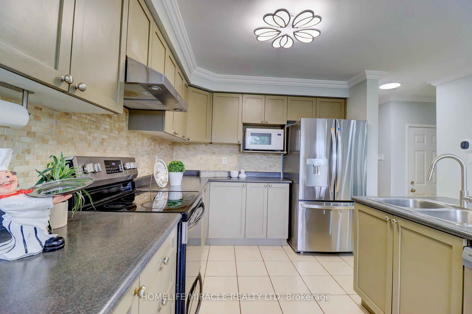 Photo 16 of 12 Breezewood Court, Whitby, Brooklin — HOMEH