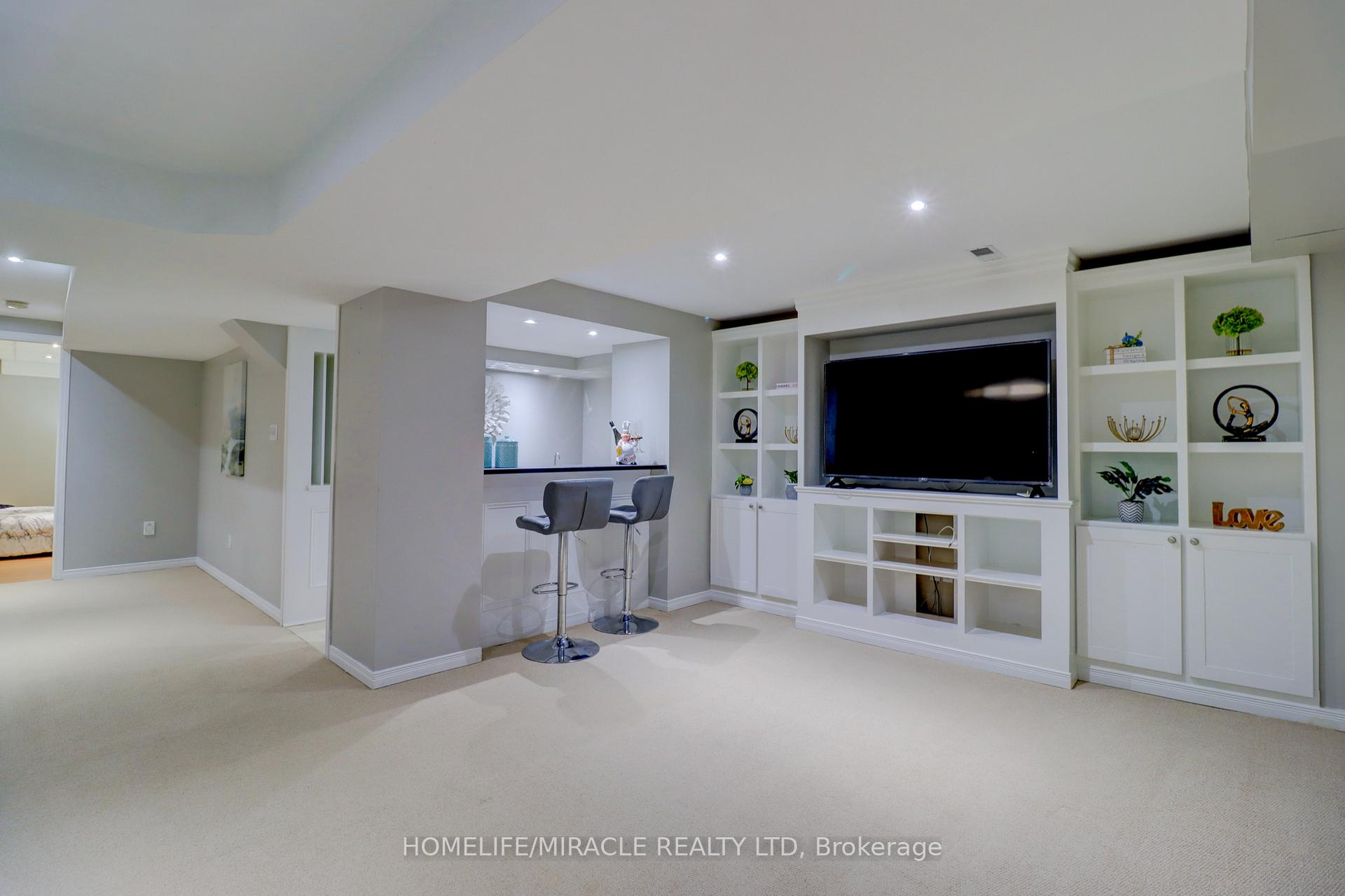 Photo 25 of 12 Breezewood Court, Whitby, Brooklin — HOMEH